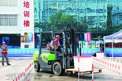柳工職工在全區國有企業職工職業技能競賽中斬獲佳績