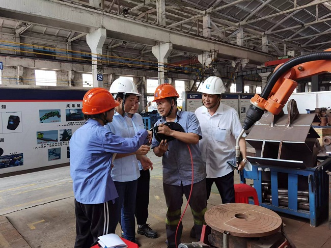 迸發“她”力量 綻放“巾幗紅” | 柳工獲批首個自治區總工會女職工創新工作室