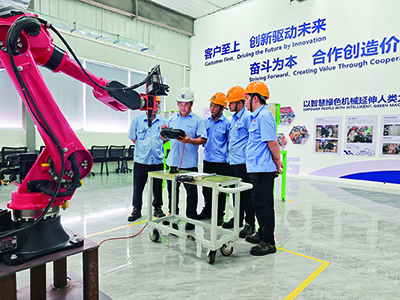 柳工裝載機(jī)裝配技能工作室揭牌 深耕高技能人才培養(yǎng)與智能制造